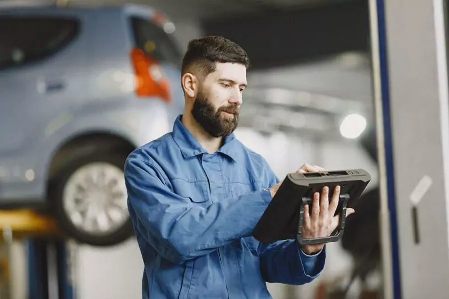 Car mechanic using PDR mobile app